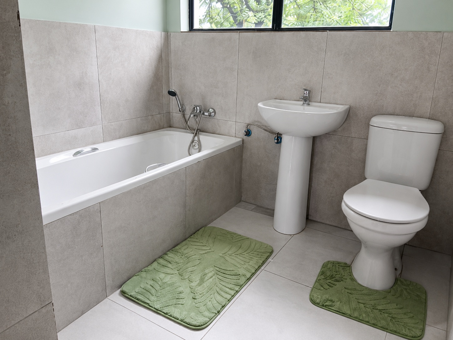 Bossi Lodge family bathroom