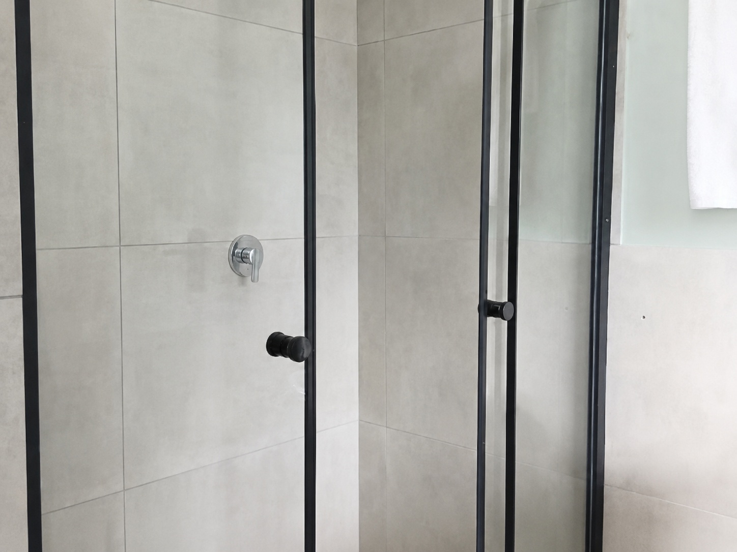 Bossi Lodge bathroom shower