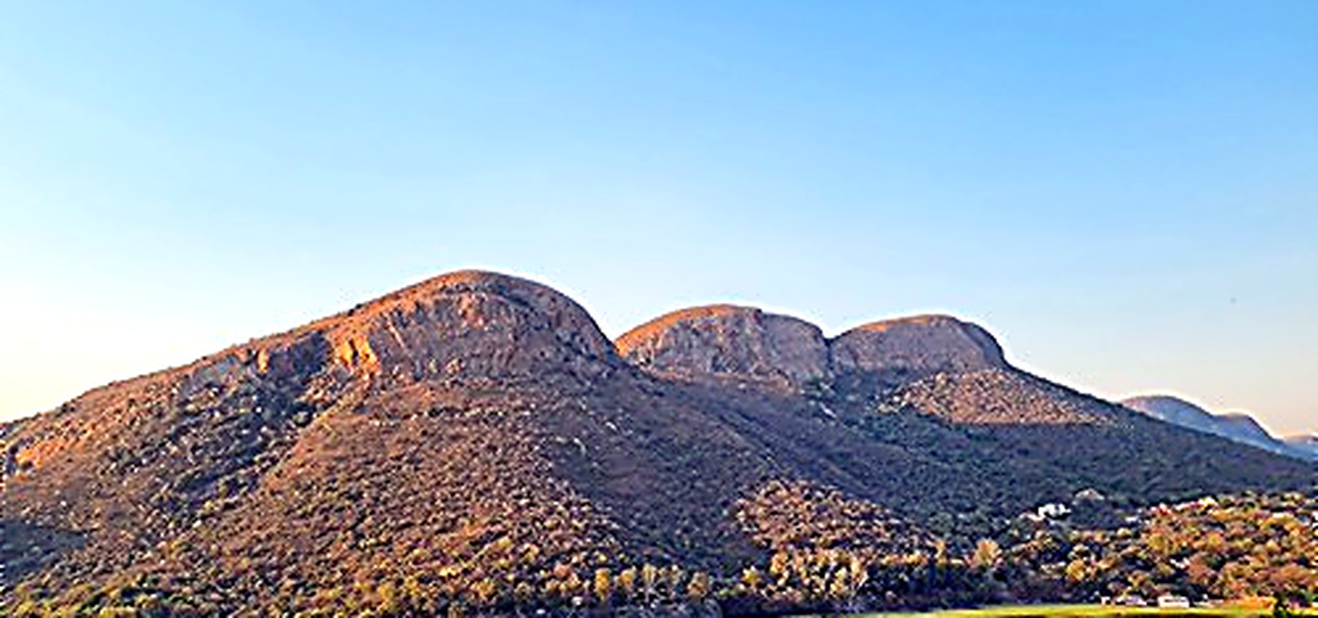 Hartbeespoort Dam and mountain view near Bossi Lodge
